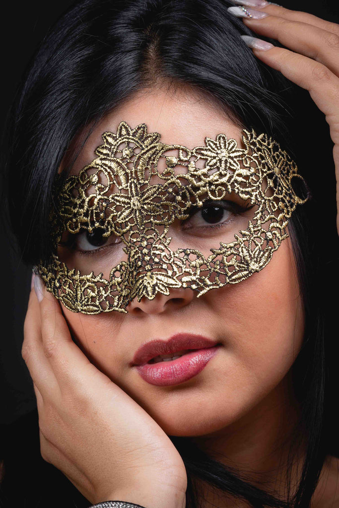 MYSTERIOUS GOLDEN MASK