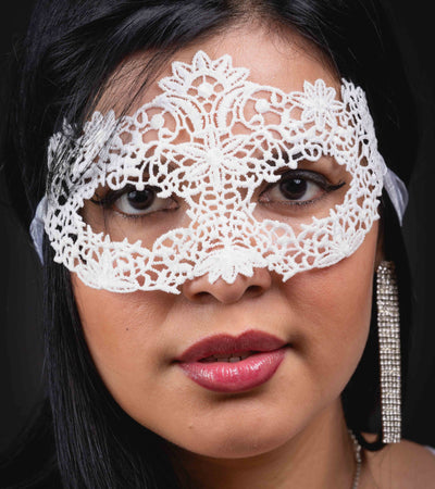 MYSTERIOUS WHITE MASK