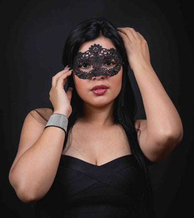 MYSTERIOUS BLACK MASK